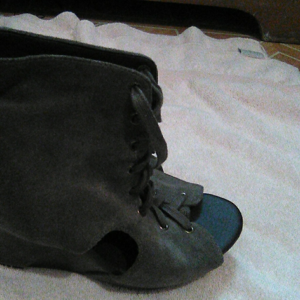 Shoes - Picture 7 of 7
